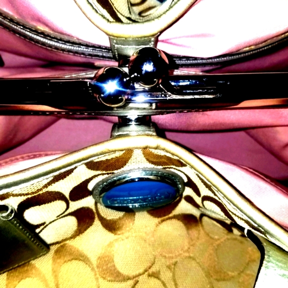 Coach Signature Light Khaki Multicolor Patent Leather Kisslock Framed Pu… - Picture 3 of 8